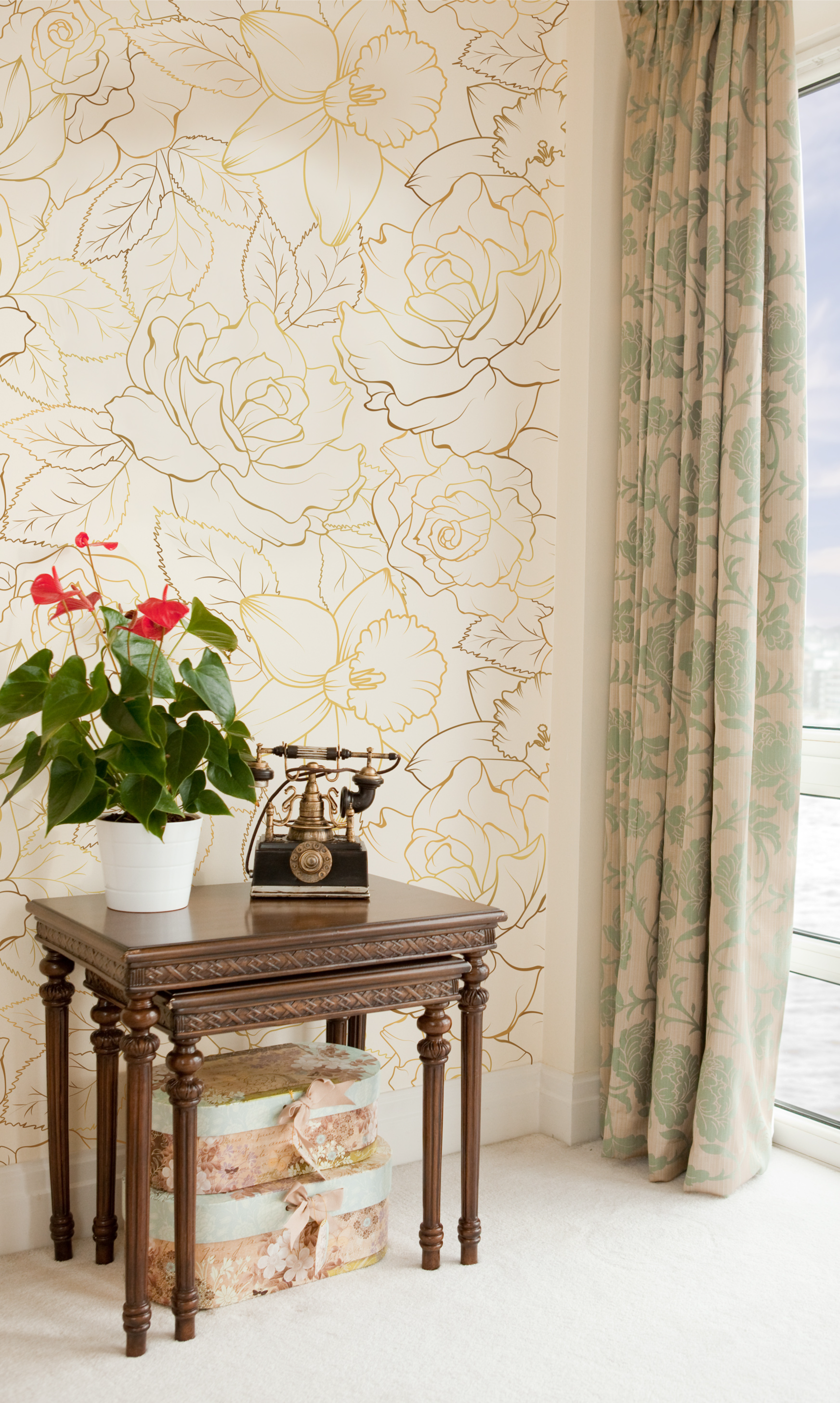 Zarif Altın Çiçekler